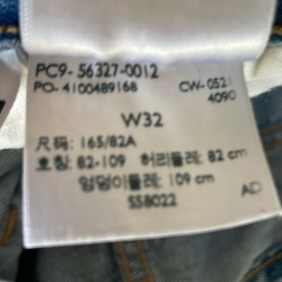 Levi’s 501 Light Wash Denim Shorts Like New Button Closure Distressed Size 32 - Picture 7 of 7